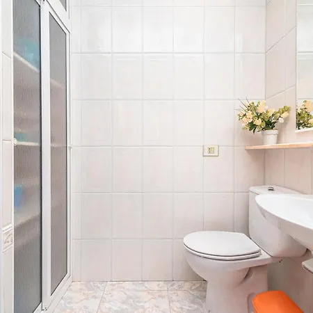 Apartment 702 Bright Beachfront Studio *